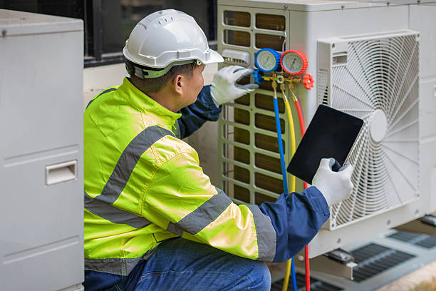 Professional Ac Installation technician working in Hanscom AFB, MA